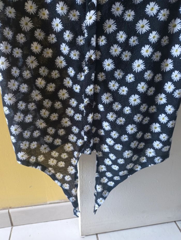 Haut Noir Femme avec des Motifs Fleuris Blancs | Look Estival & Bohème 🌼🌾 - photo numéro 2