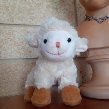 Peluche-doudou Petit Agneau