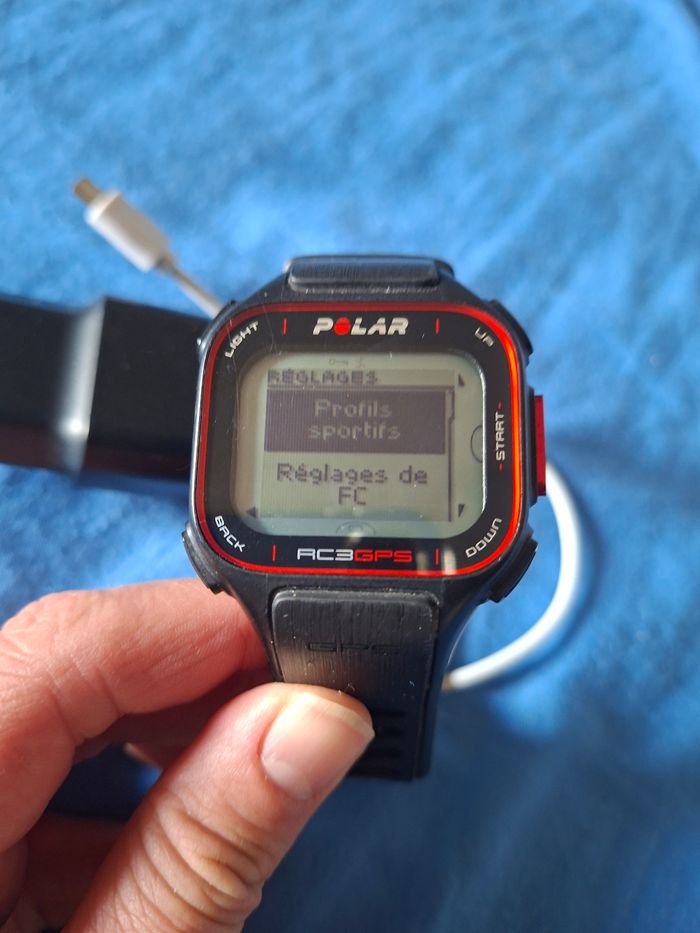 Polar RC3 GPS fonctionne bien + chargeur - photo numéro 1