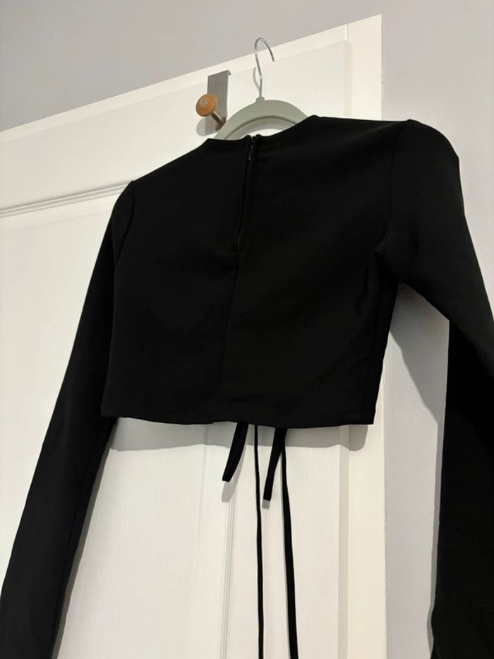 Haut noir - photo numéro 5