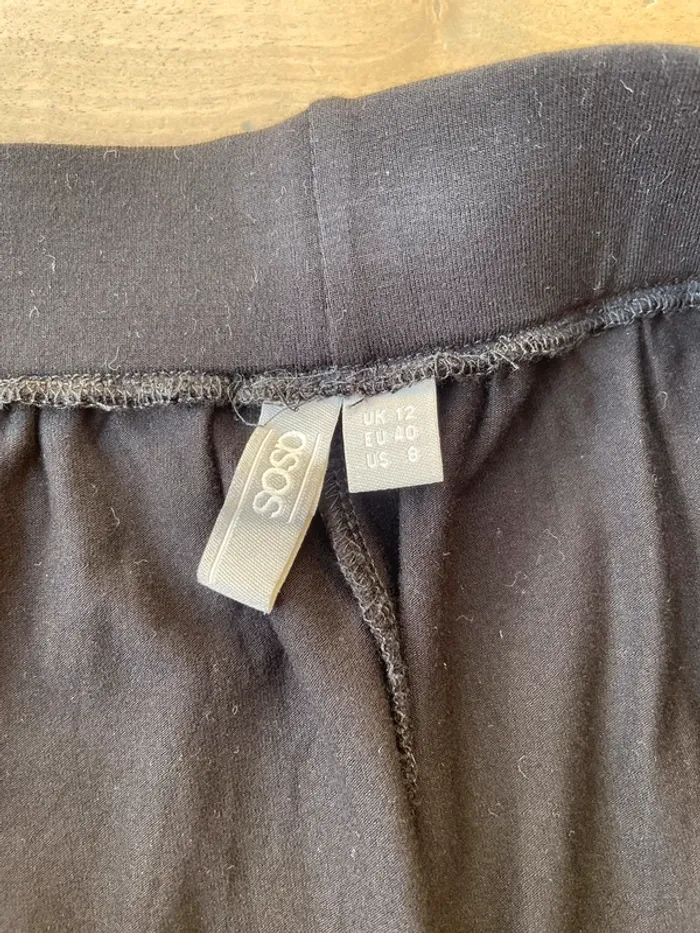 Asos - Jupe fluide patineuse noire basique casual - photo numéro 3