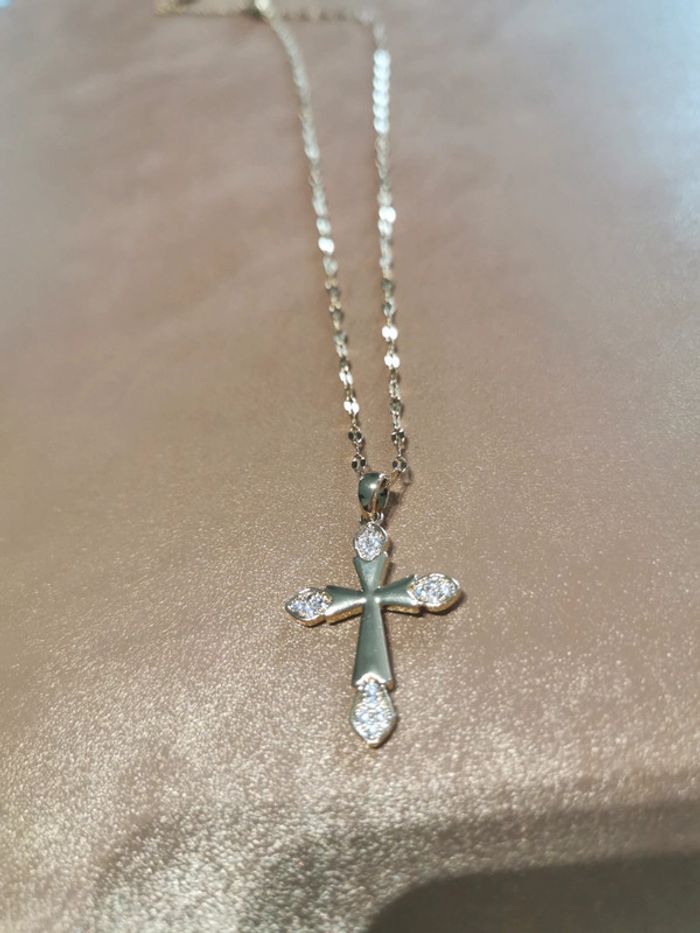Collier et pendentif croix chrétienne dorée - photo numéro 2