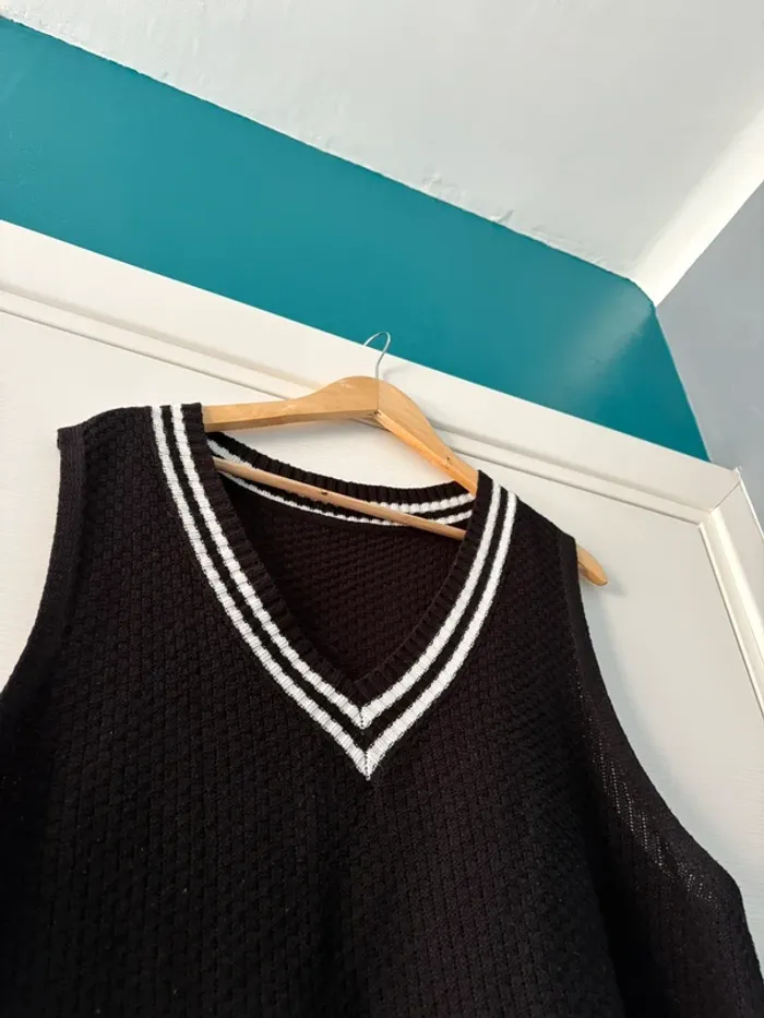🔹 Pull sans manches noir à rayures blanches – SHEIN 🔹 - photo numéro 2
