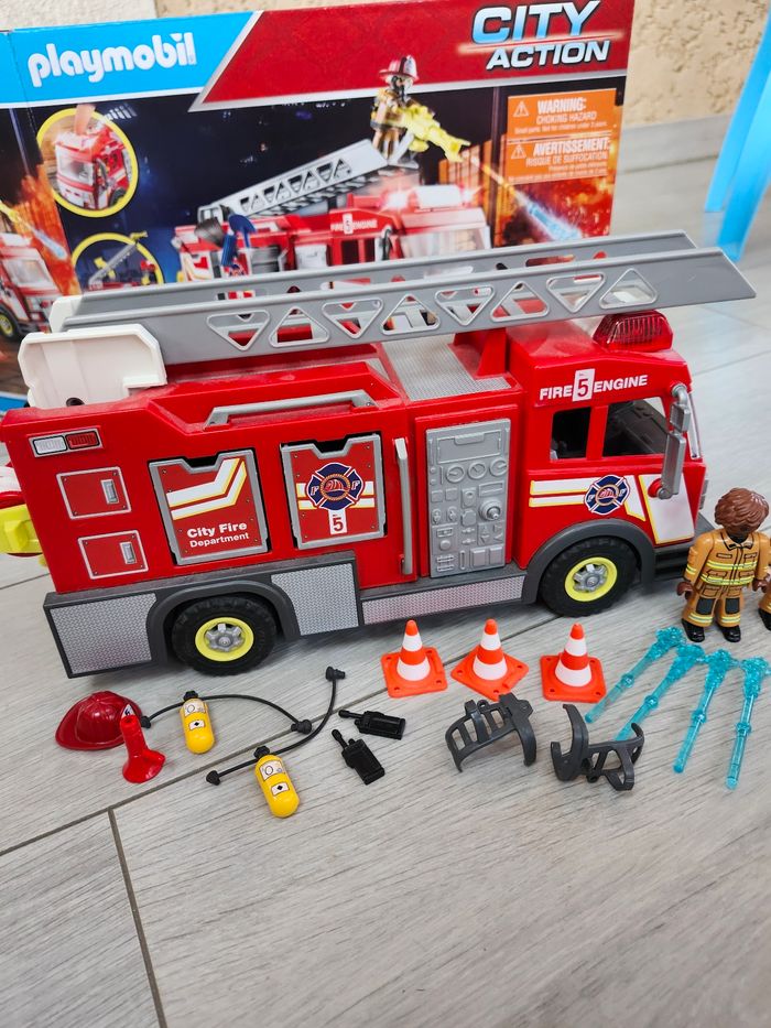 Camion de pompiers avec accessoires neuf Playmobil - photo numéro 2