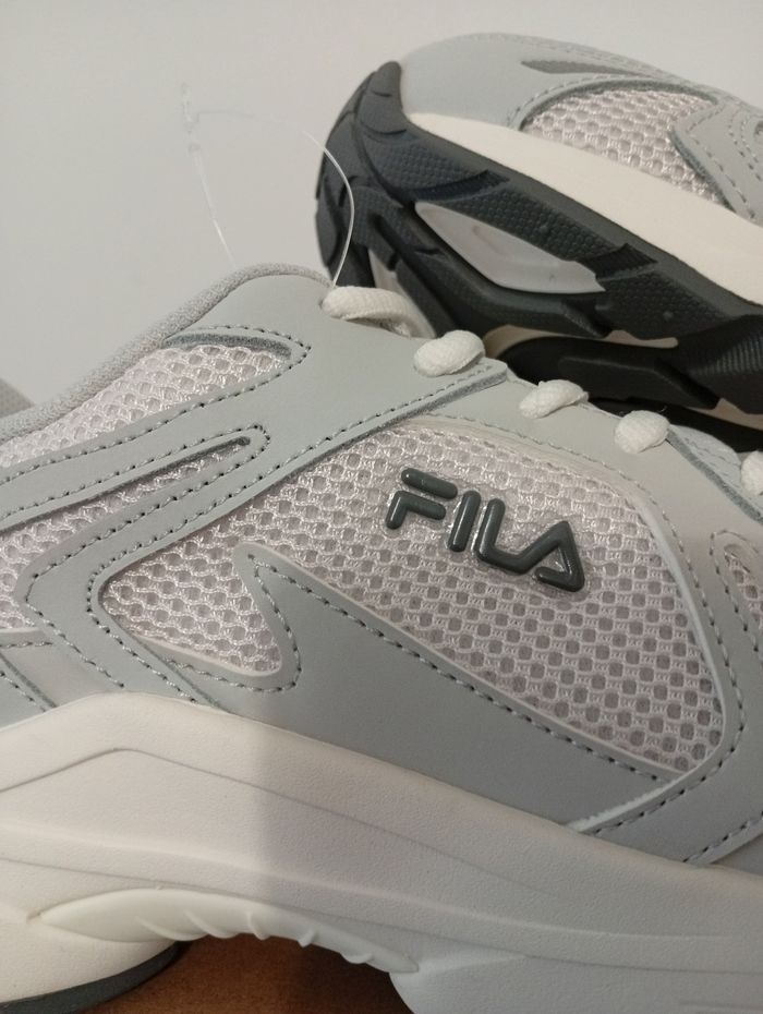Baskets Fila neuves t'39 - photo numéro 5