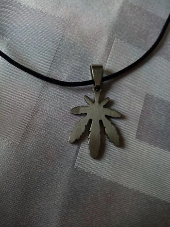 Collier pendentif en acier