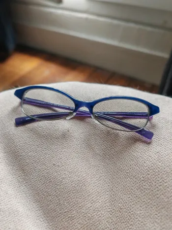 Lunettes de soleil vintage Jean-Paul Gaultier
By JPG : 58-0053 violet