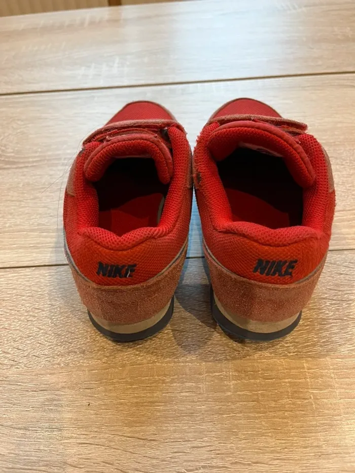 Basket Nike taille 31 - photo numéro 2