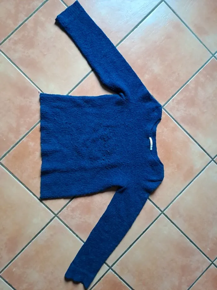 Pull bleu