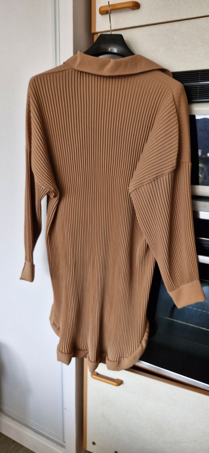Vend belle tunique couleur camel avec boutons dorés taille XL - photo numéro 2