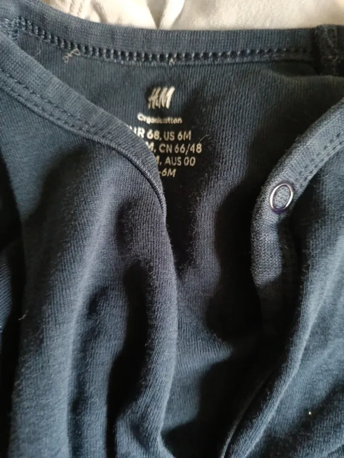 2 bodies bleus croisés H&M manches courtes 68 cm - photo numéro 2
