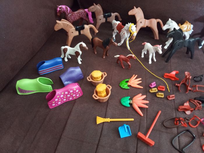 Gros Lot de Chevaux, Poneys... "Playmobil" avec accessoires - photo numéro 2