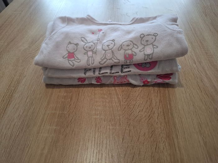 Lot 24 vêtements T.9mois état satisfaisant à très bon état - photo numéro 2