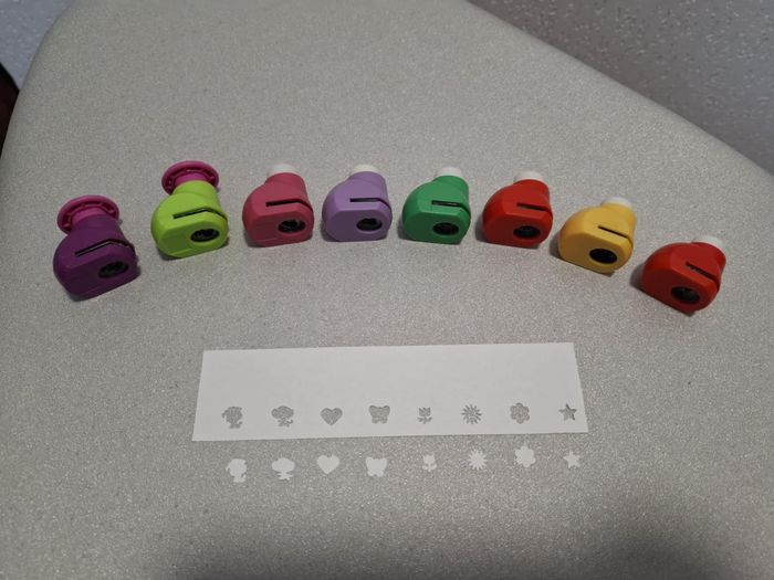 Lot de 8 belles petites perforatrices scrapbooking dont 2 Littlest Pet Shop comme neuves - photo numéro 3