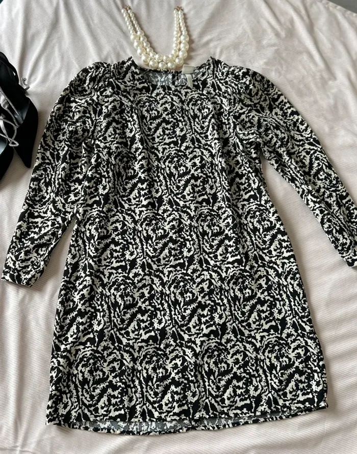 Robe chic, H&M, taille L noir et crème