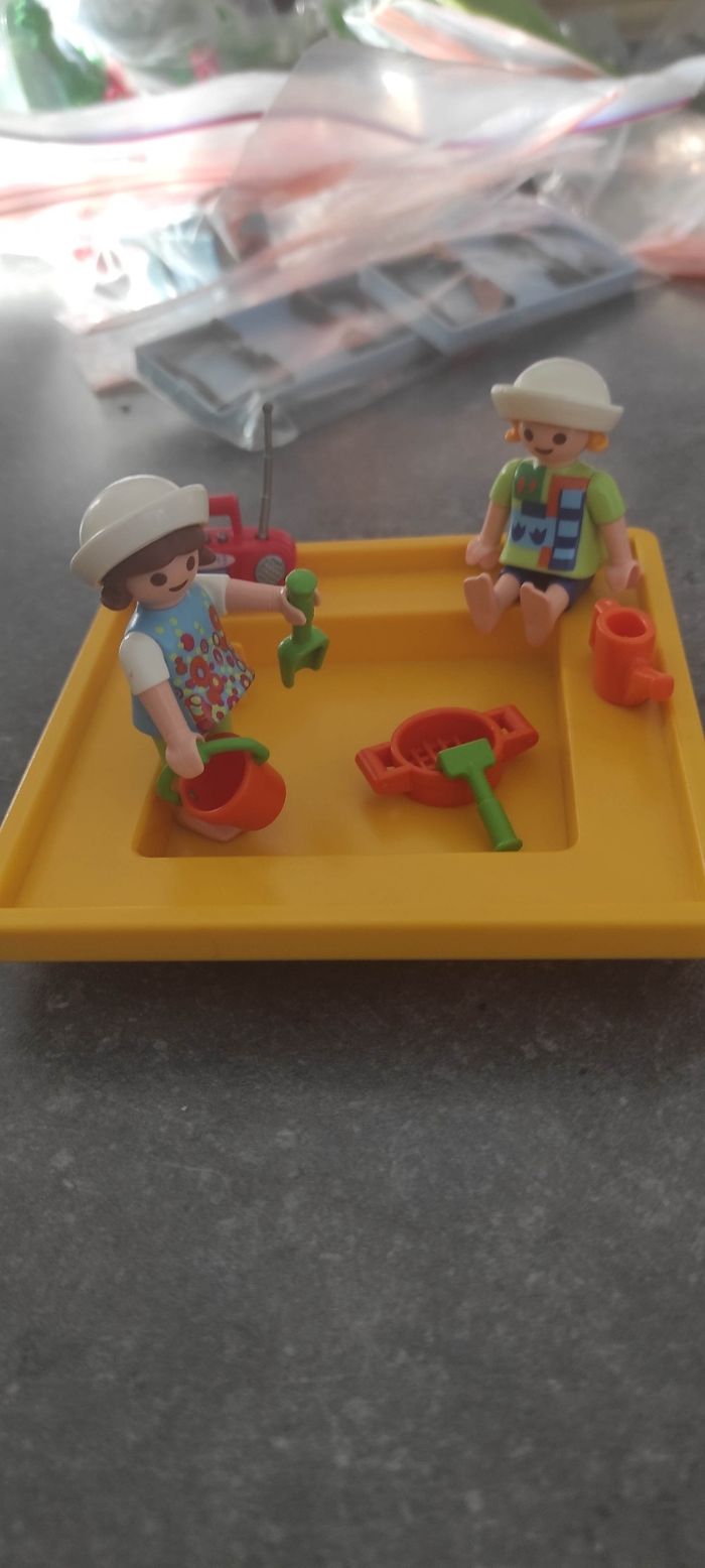 (C43) Playmobil bac à sable avec enfants et jouets - photo numéro 2