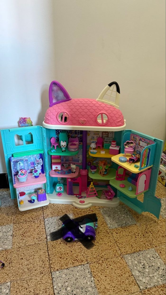 Maison et bateau gabby chat