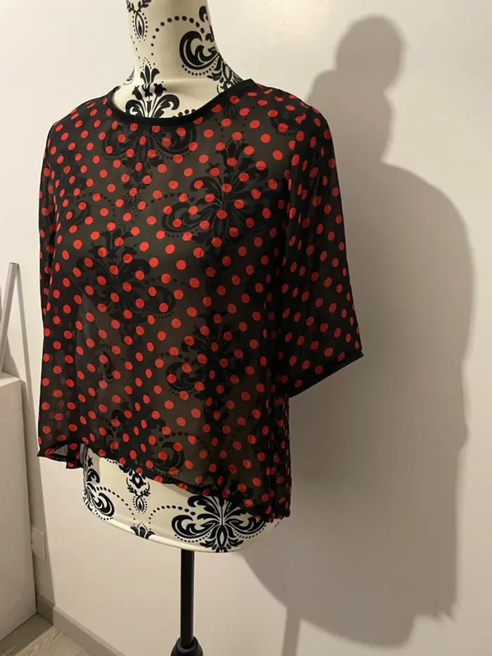 Blouse manches 3/4 en voile noir à pois rouge Naf Naf taille 40 - photo numéro 3