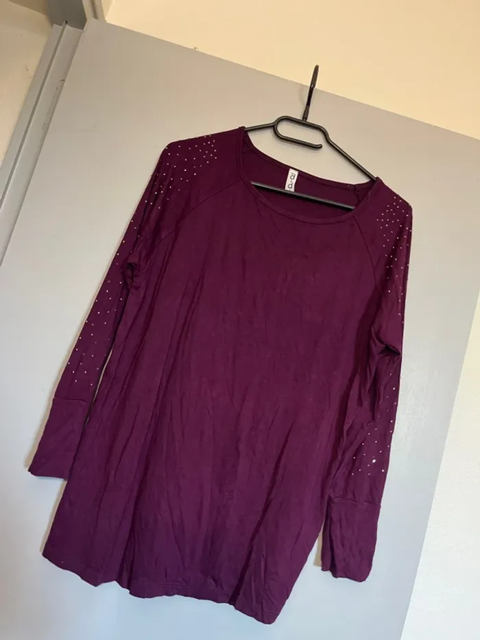 Joli haut à strass