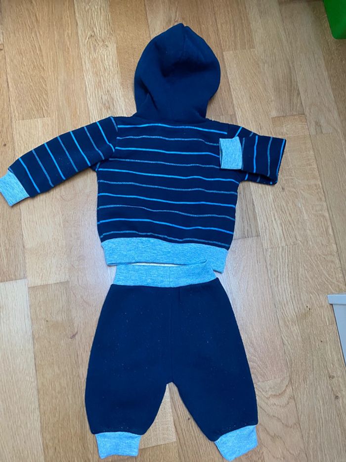 Jogging avec capuche 3 mois - photo numéro 5