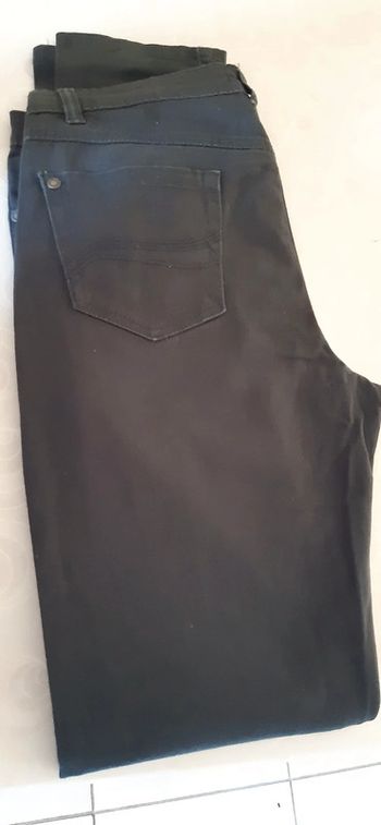Pantalon gris foncé taille 40