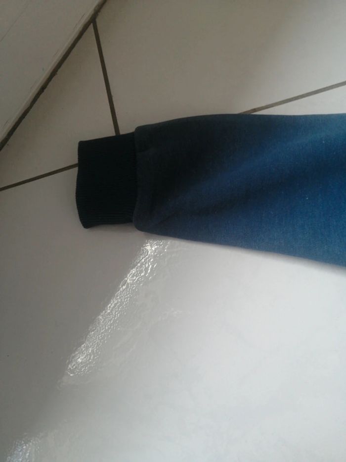 Sweat a capuche 134/140 - photo numéro 8