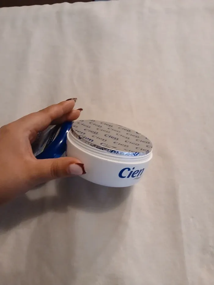 Crème visage & corps neuf jamais ouvert - photo numéro 4