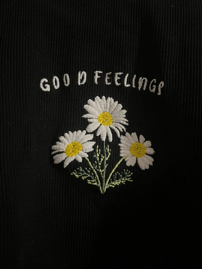 Tee shirt noir brodée à fleurs - photo numéro 2