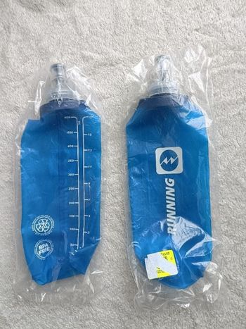 2 gourdes running de 500 ml chacune