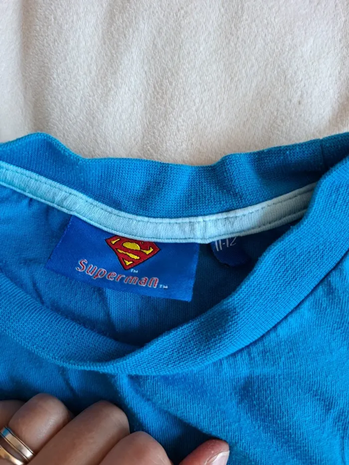 t-shirt  bleu avec dessin de Superman marque Superman taille 11/12 ans, en très bon état - photo numéro 2