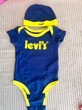 Body  et bonnet levi ´s