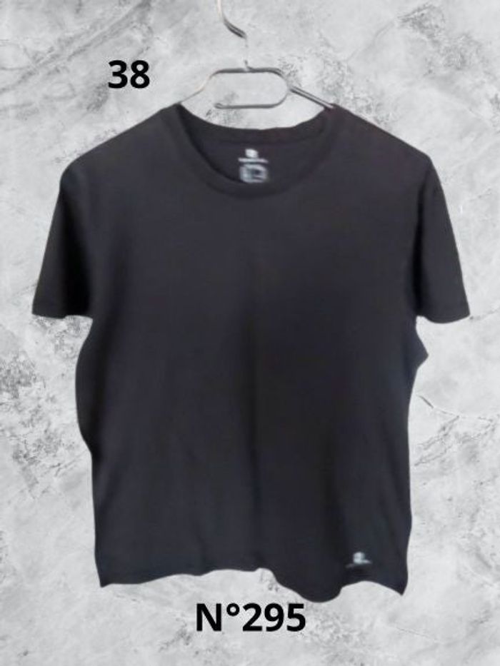 N°295 T-shirt noir T38. Domyos.