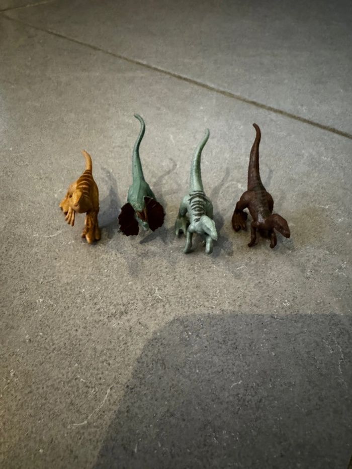 Lot de 4 dinosaures: 2 velociraptors / 1 dilophosaure / 1 gallimimus - Mattel - Jurassic