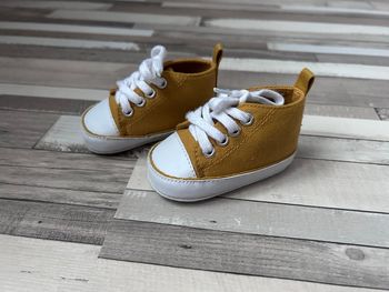 Chaussure montantes bébé taille 3-6 mois