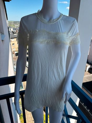 Tee shirt long blush blanc crème dentelle col rond 00s y2k taille M/38