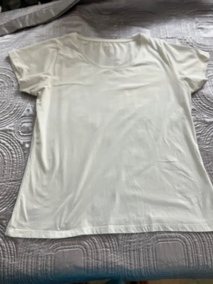 Lot 2 T-shirts femme kaki et blanc T 46 - photo numéro 2