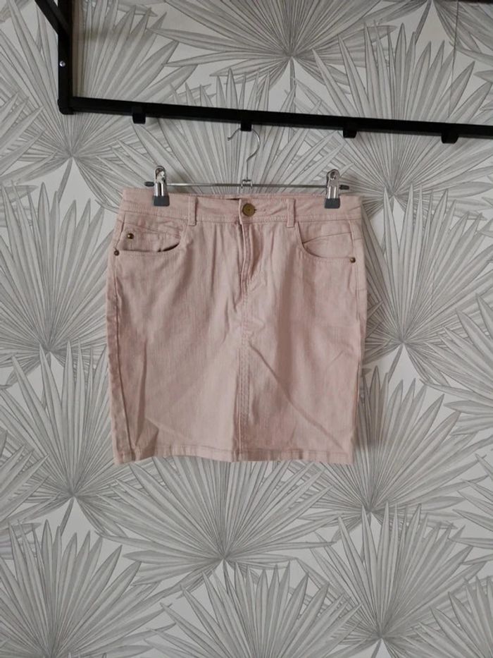 Jolie jupe rose clair taille 36