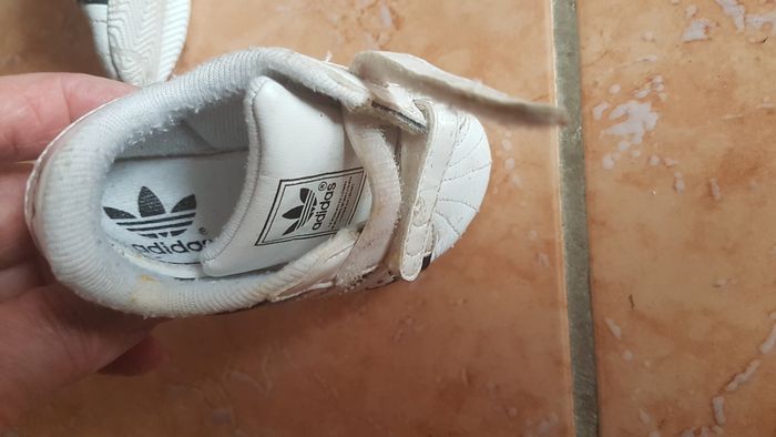 Baskets Adidas bébé 6-9 mois blanches et noires - photo numéro 7