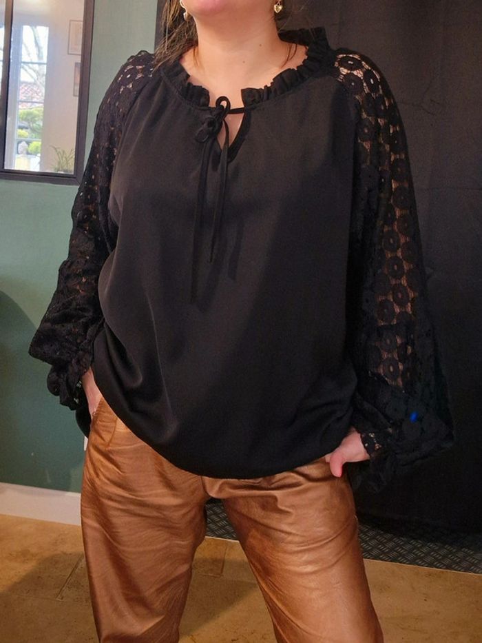 Blouse manches dentelle