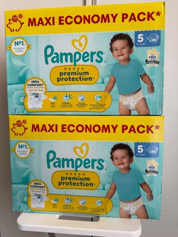 160 couches Pampers premuim protection taille 5