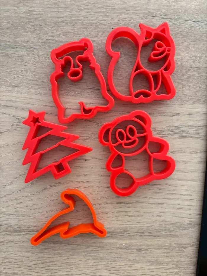 Lot de 5 emportes pièces loisirs créatifs parfait état