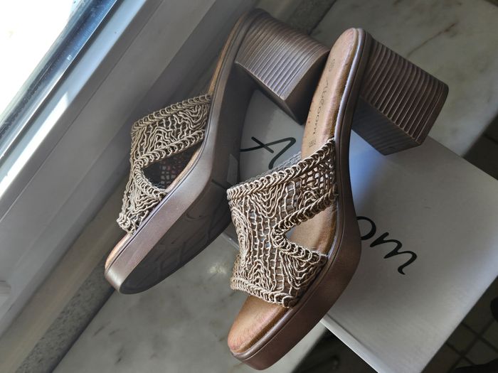 Mules ajourées camel P39 neuves (Abloom) - photo numéro 2