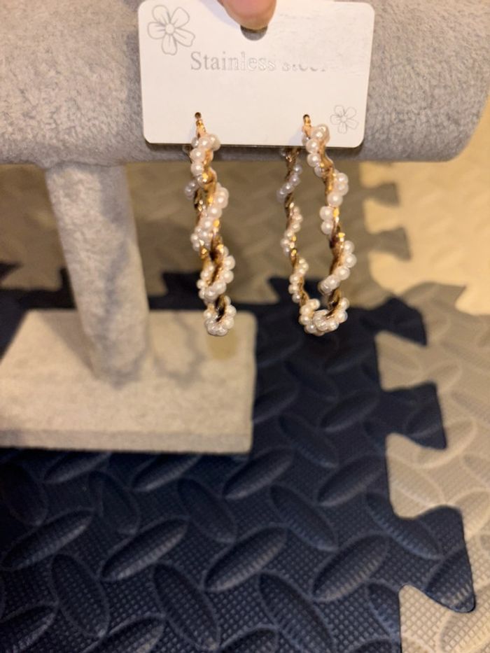 Boucles d’oreilles, créoles perles blanches - photo numéro 6