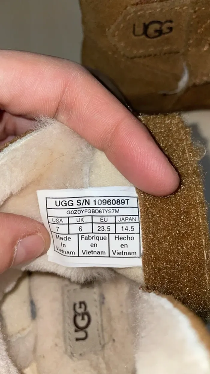 Bottines UGG avec scratch – Taille 23,5 cm - photo numéro 5