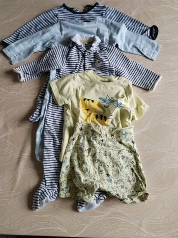 Lot pyjamas été 12 mois