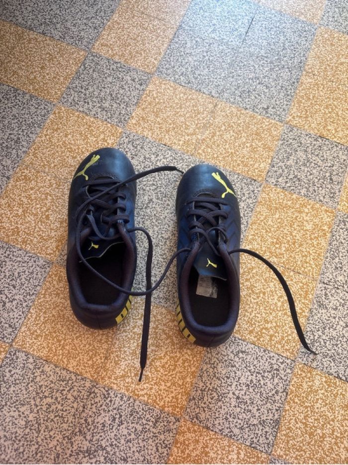 Chaussure de foot à crampons puma