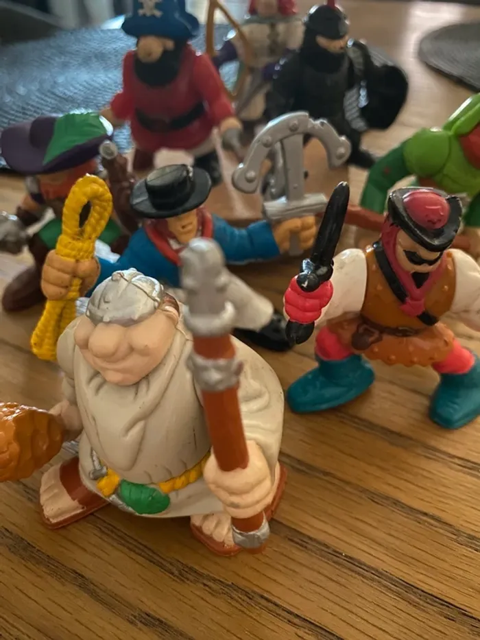 Lot de figurines enfants