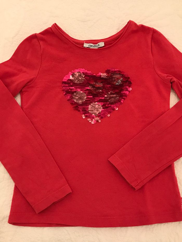 T-shirt rouge clair manches longues à sequins
