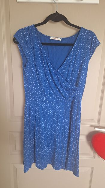 Robe bleu et blanche cache-cœur