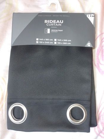 Rideau noir occultant neuf  135x240cm
Prêt à poser